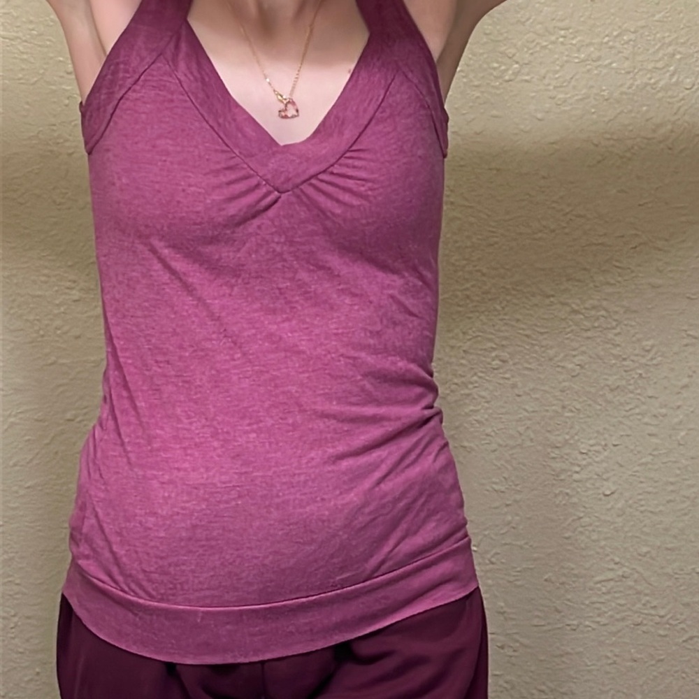 SLIM VIOLET DRESS SHIRT tank top with stylish straps and chest line
